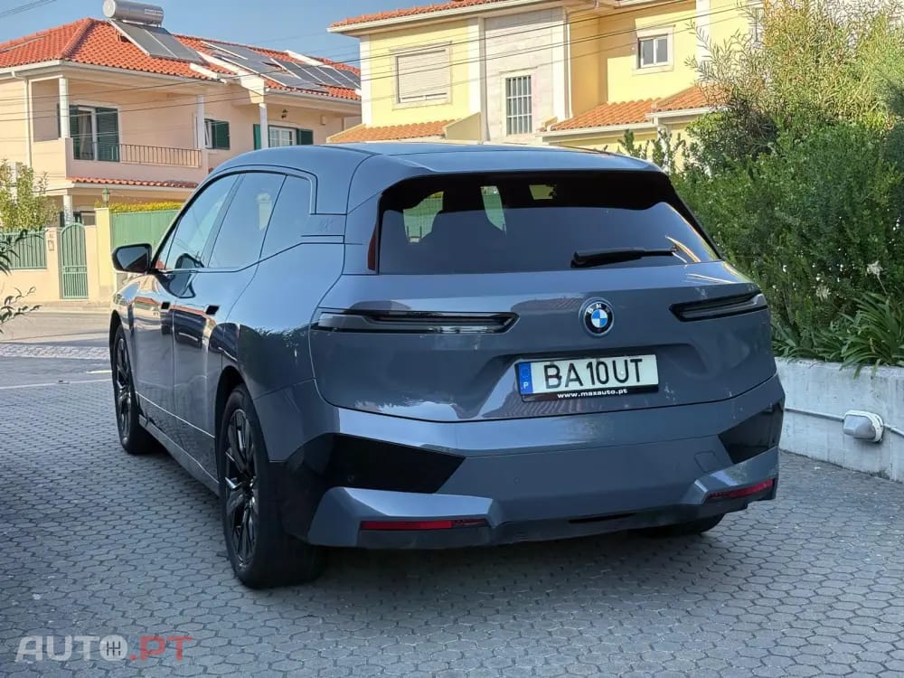 BMW iX xDrive 50 Pack Desportivo