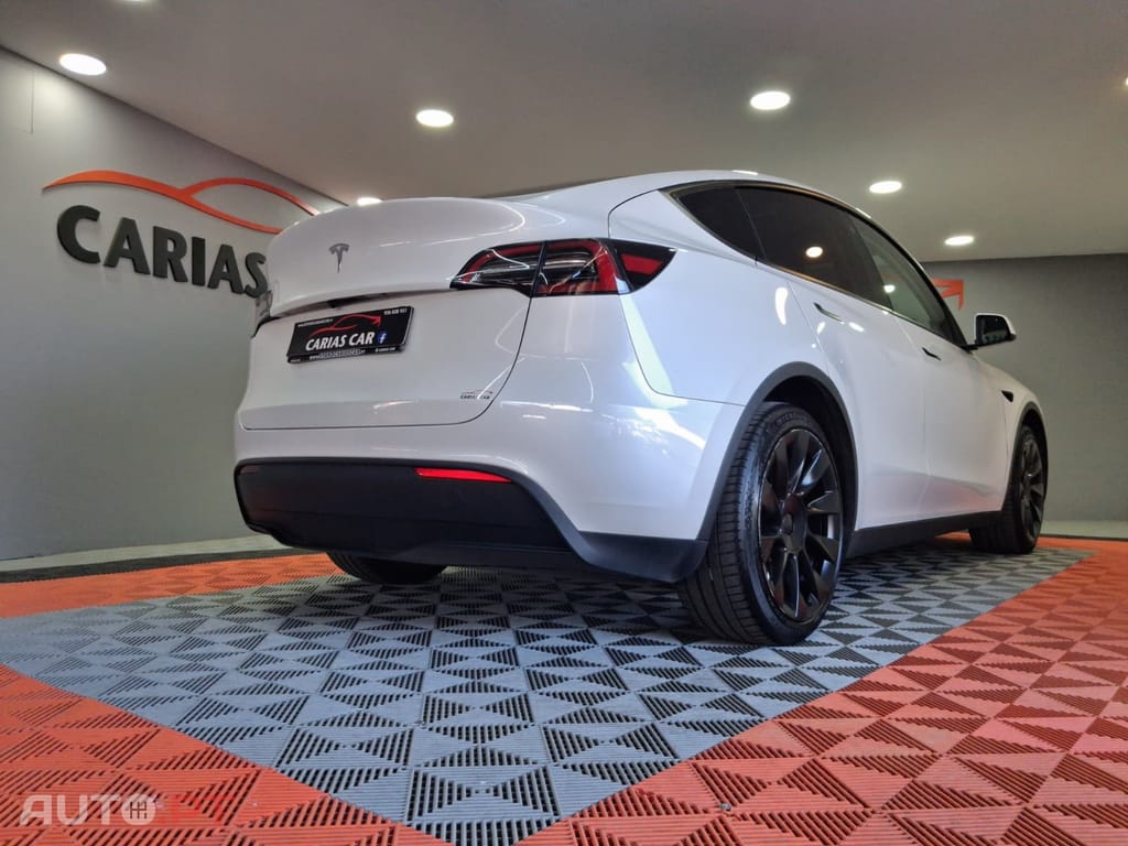Tesla Model Y Standard RWD