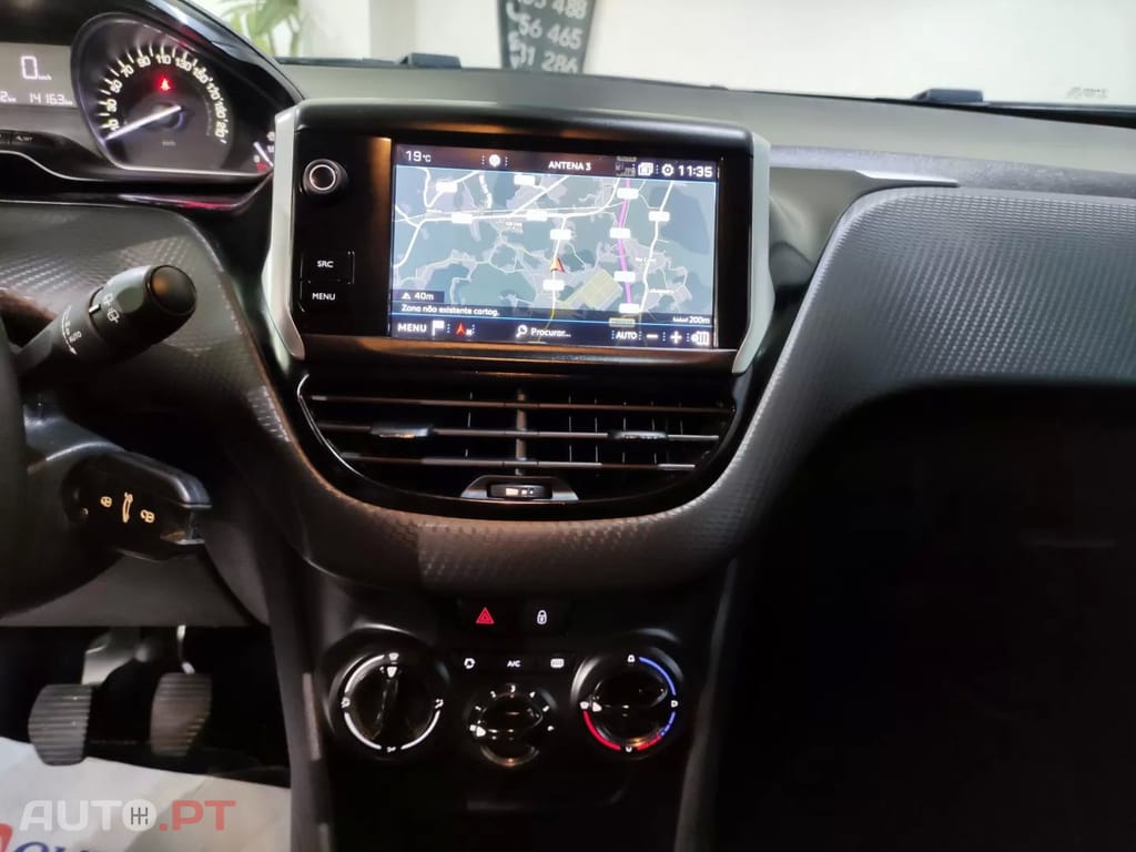 Peugeot 208 1.2 PureTech Signature