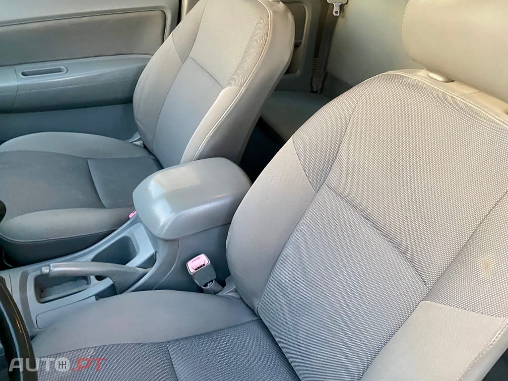 Toyota Hilux 2.5 D-4D 2WD CE PM+AC
