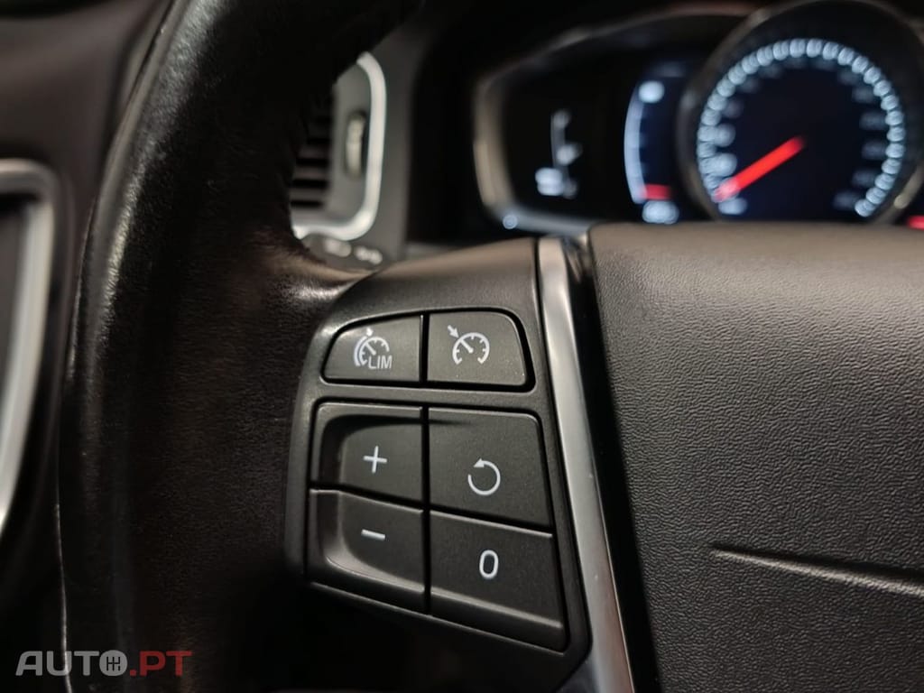 Volvo V60 2.4 D D6 Twin Engine Hibrid plug-in