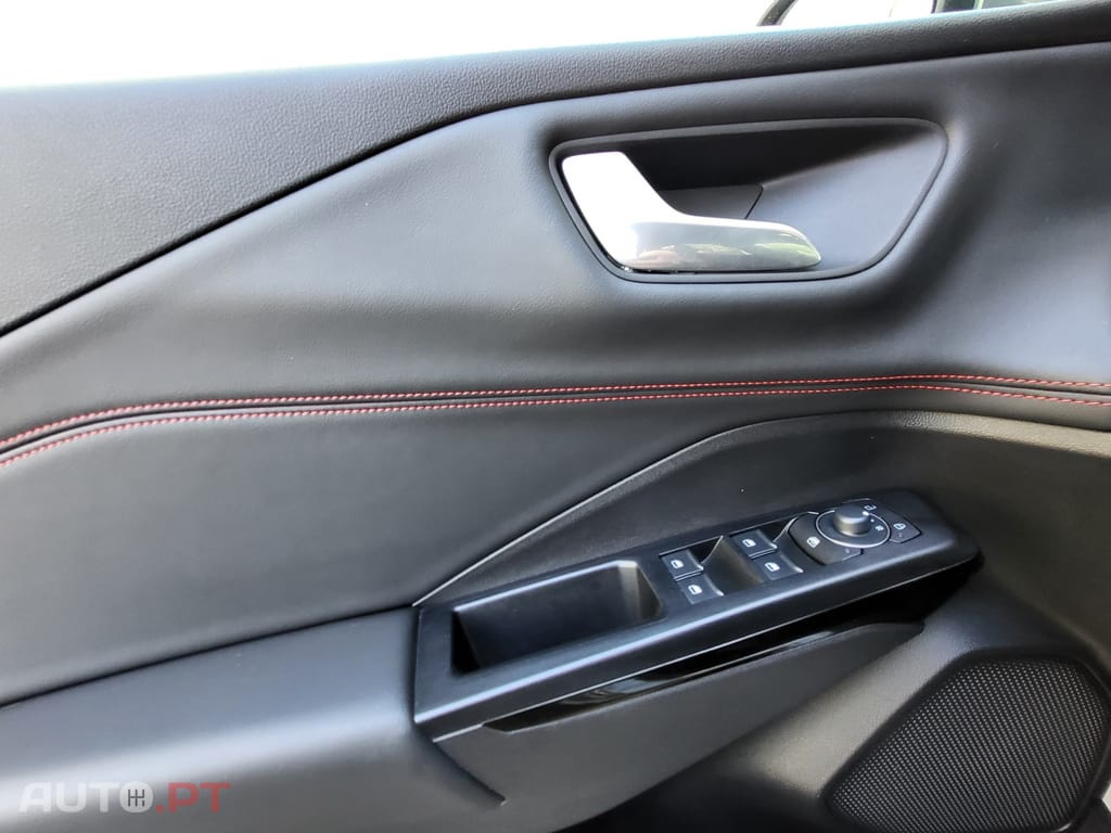 Ford Puma 1.0 EcoBoost mHEV ST-Line