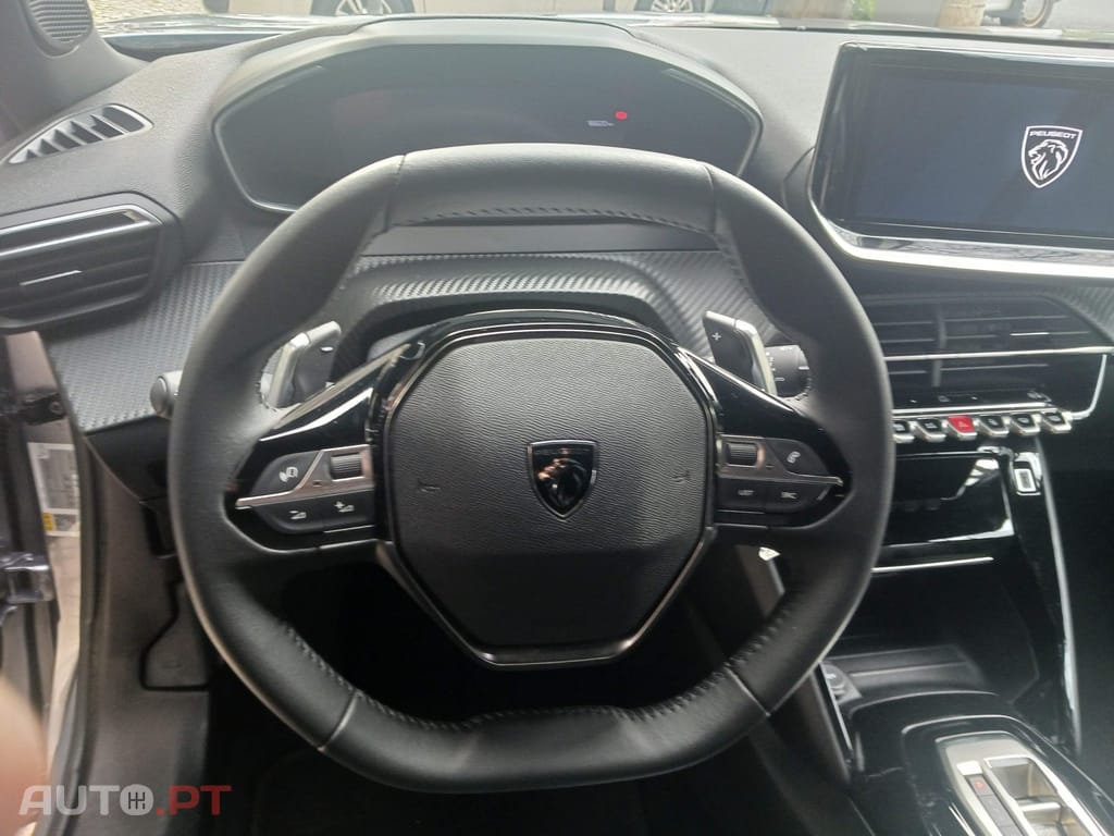 Peugeot 2008 1.2 PureTech Allure EAT8