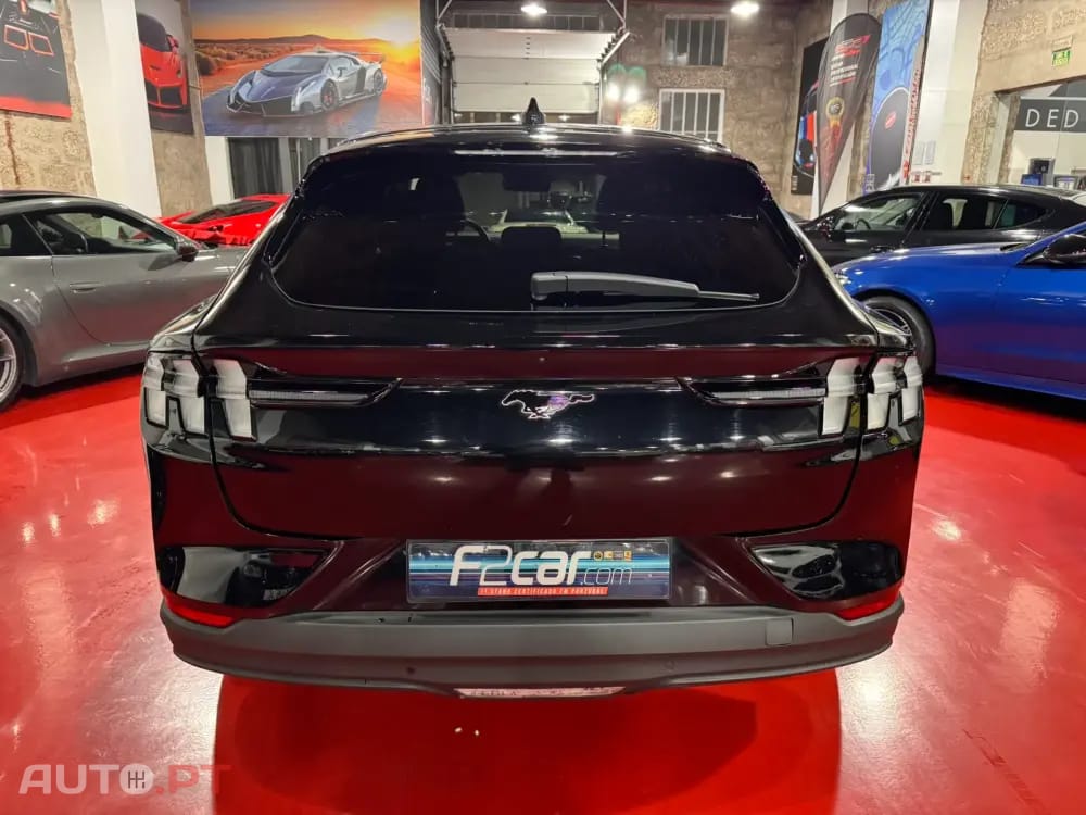 Ford Mustang Mach-E Alargada