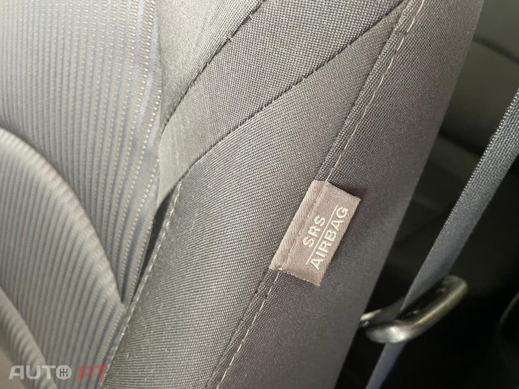 Mazda 3 1.5 Sky-D Evolve HS Navi — fotografia 12