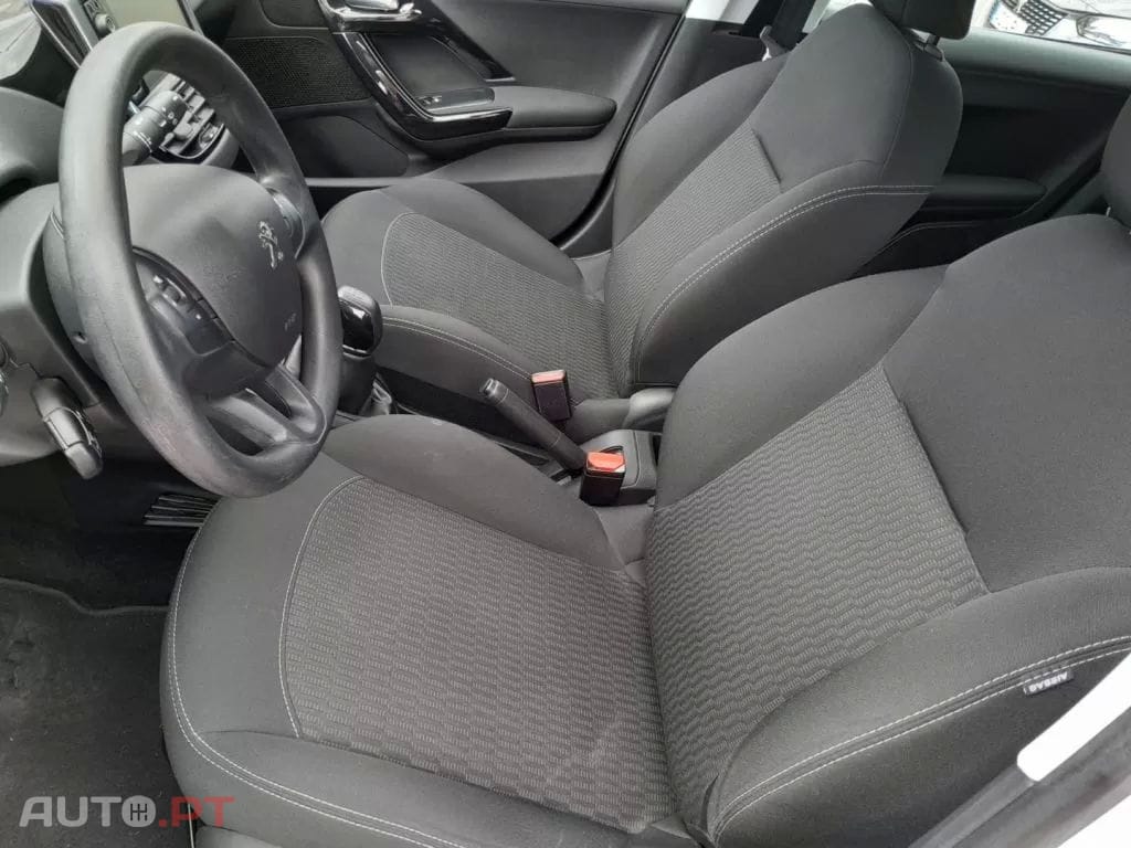 Peugeot 208 1.2 PureTech Signature
