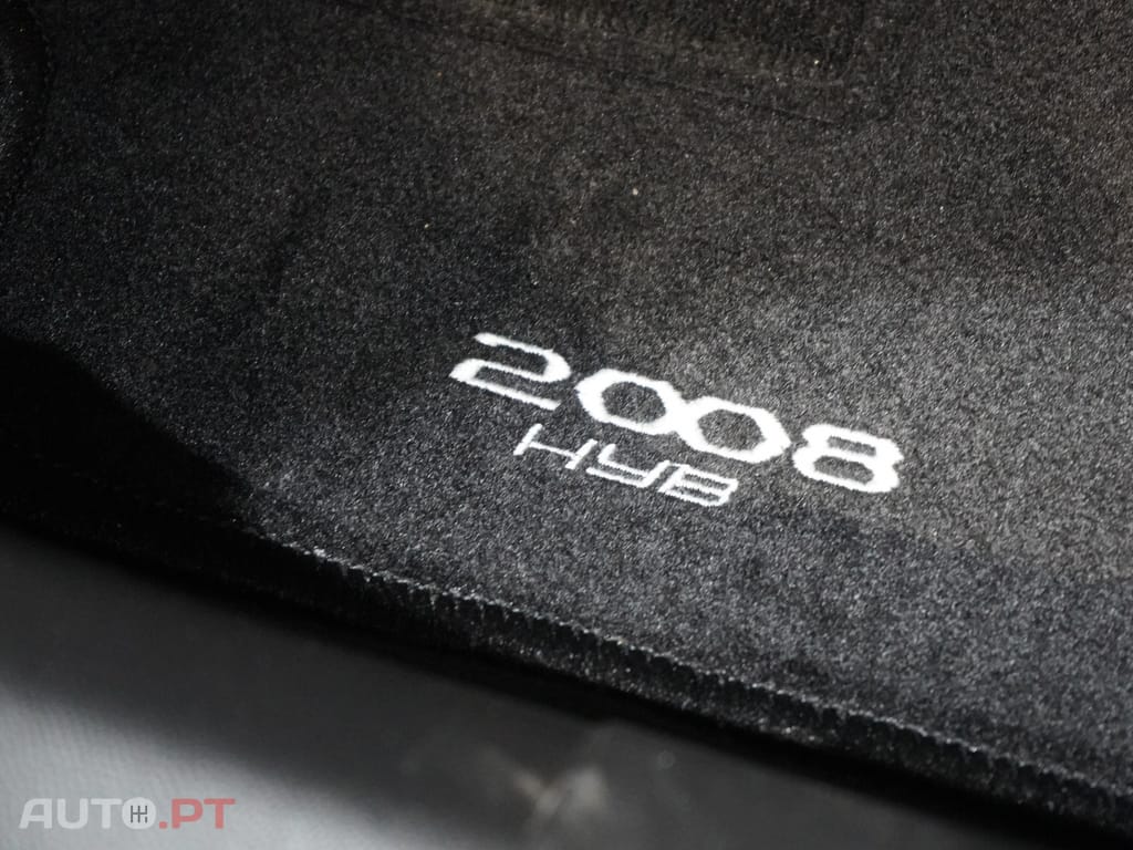 Peugeot 2008 1.2 Hybrid Allure e-DCS6
