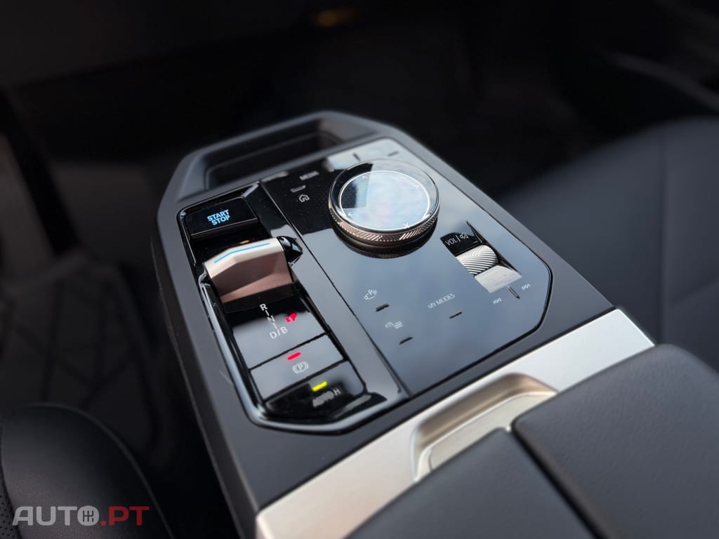 BMW iX xDrive 40 Pack Desportivo