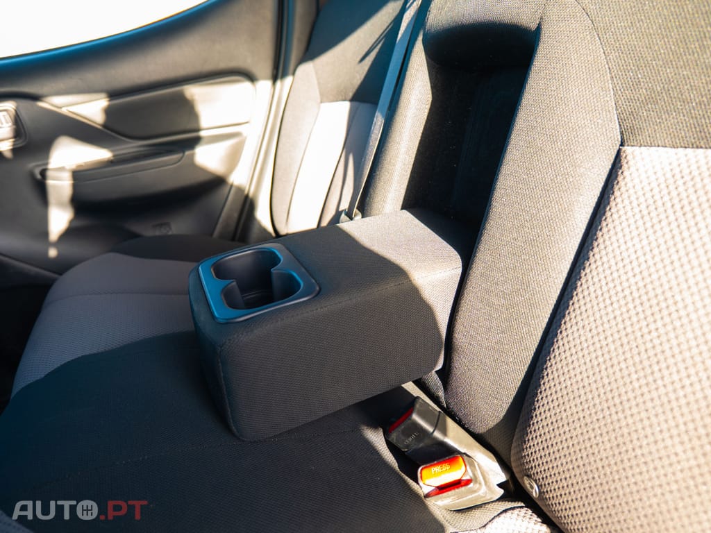 Mitsubishi L200 2.3 DI-D CD Invite 4WD