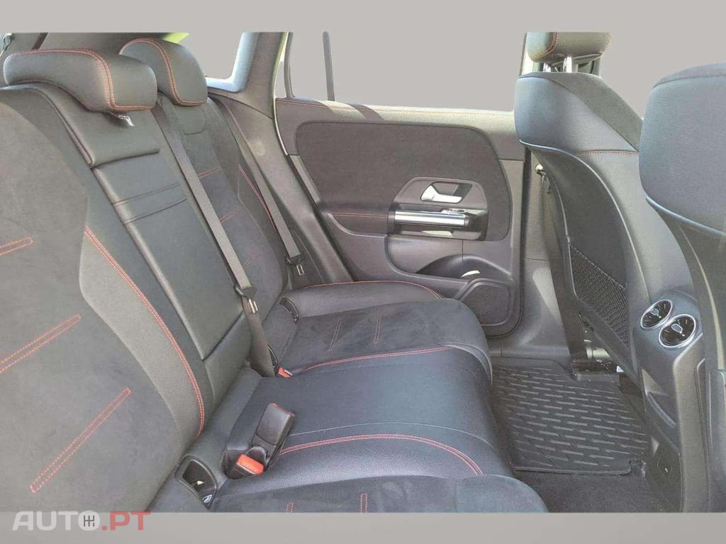 Mercedes-Benz EQA I.V.A DEDUTÍVEL 250 AMG