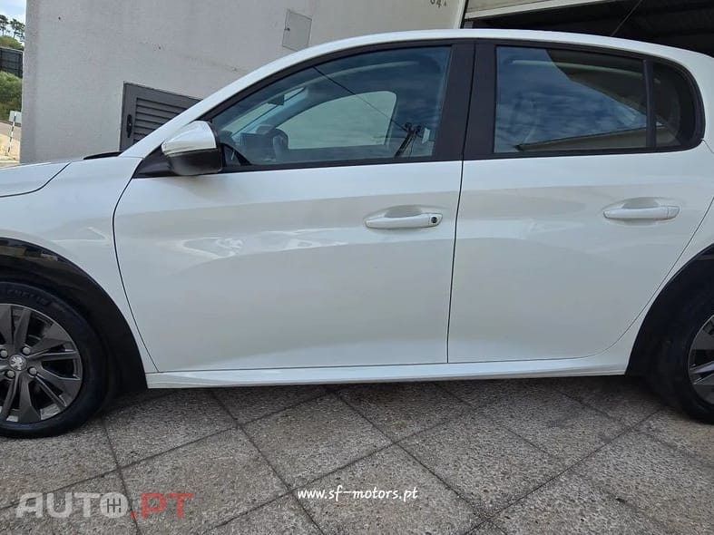 Peugeot E-208 Active