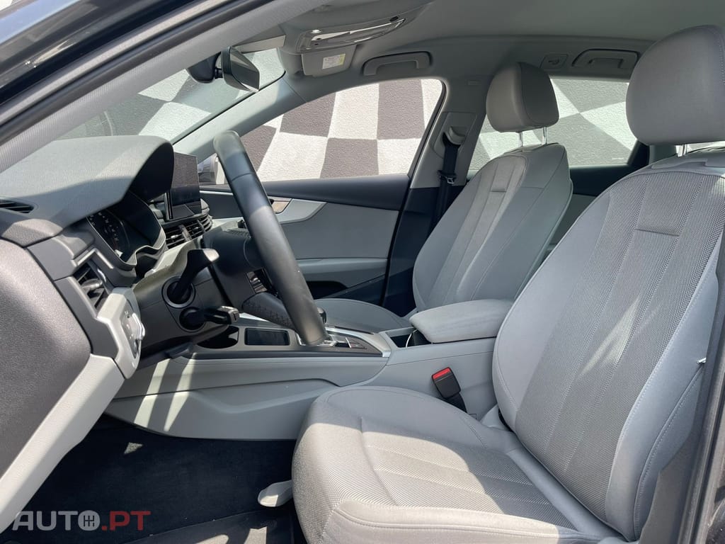Audi A4 Avant 30 TDI Advanced S tronic