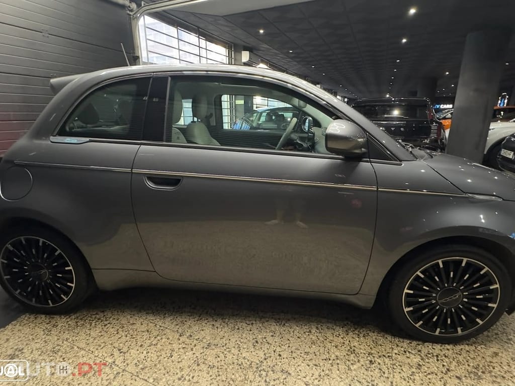 Fiat 500e La Prima