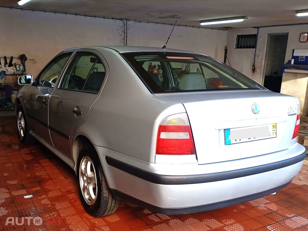 Skoda Octavia 1.6 SLXI 101 cv
