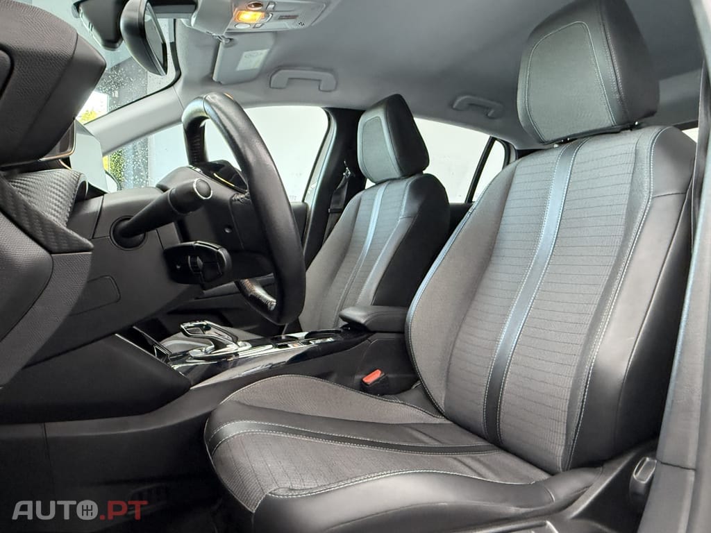 Peugeot E-208 50 kWh Allure Pack