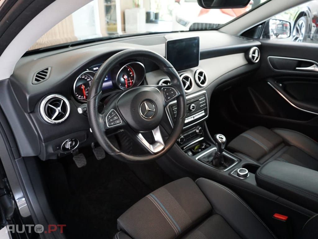 Mercedes-Benz CLA 200 d Shooting Brake — fotografia 6