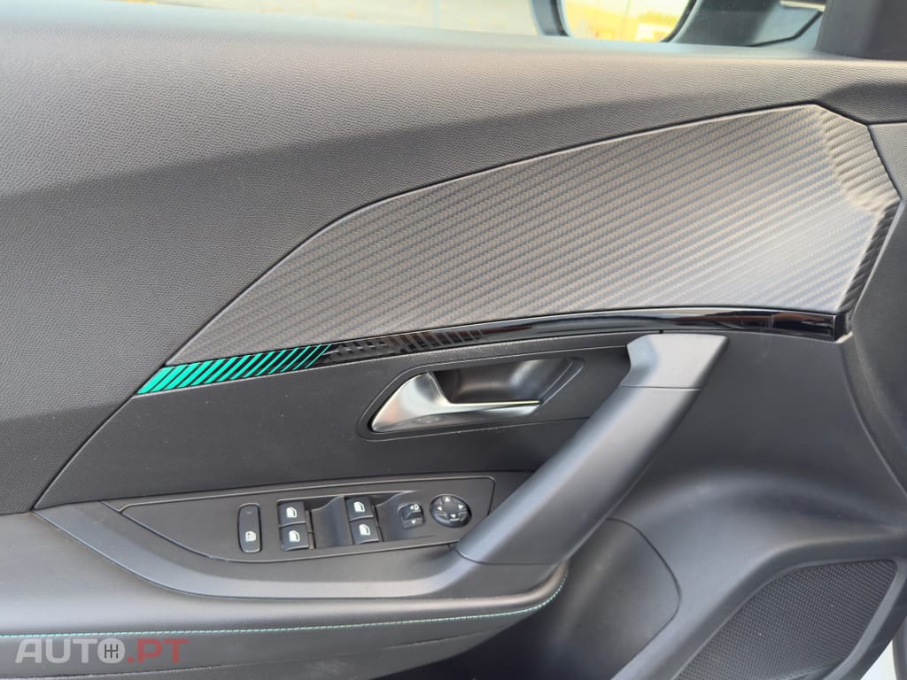 Peugeot 2008 PureTech 130 EAT8 Allure