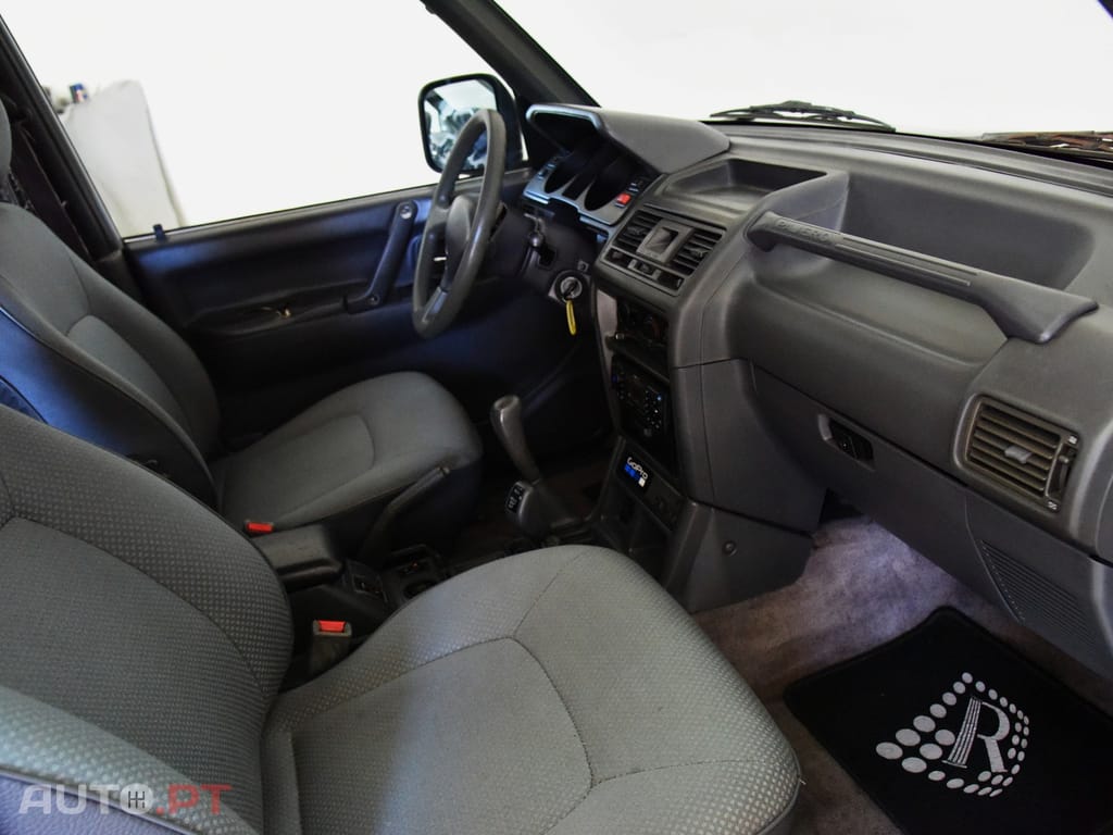 Mitsubishi Pajero 2.5TD GLX LONGO 7L