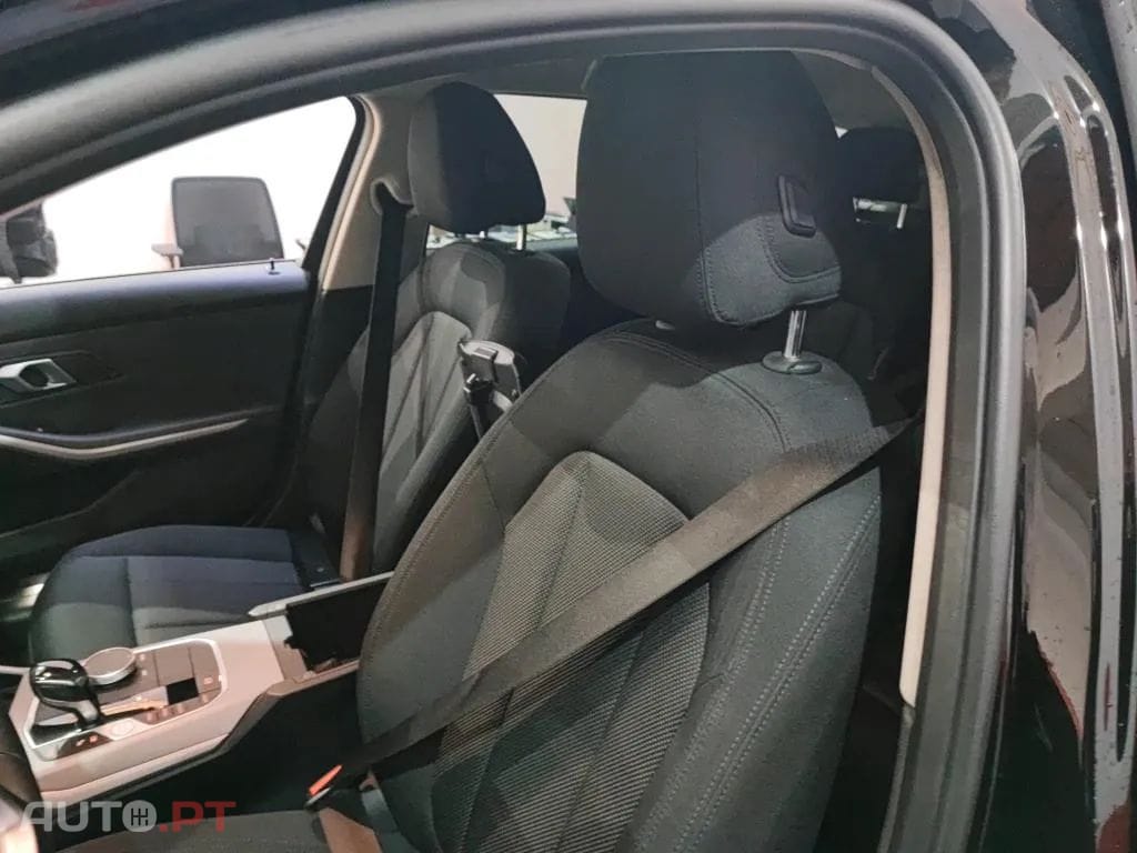BMW 330 e Touring Corporate Edition Auto