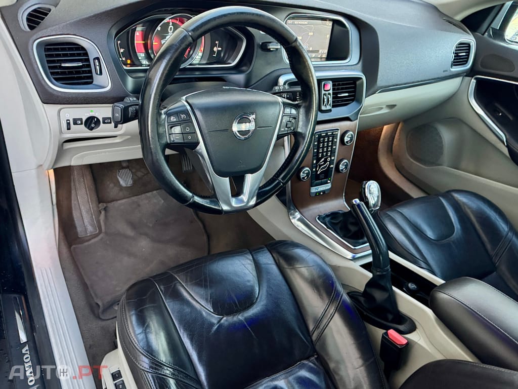 Volvo V40 1.6 D2 R-Design Momentum
