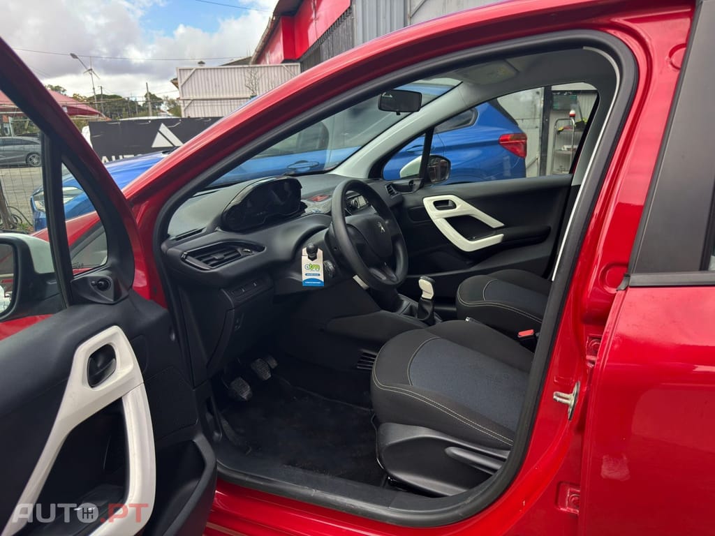 Peugeot 208 PureTech 68 Like — fotografia 8