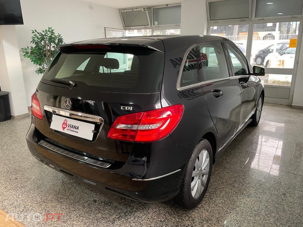 Mercedes-Benz B 180 CDi BlueEfficiency Edition — fotografia 4
