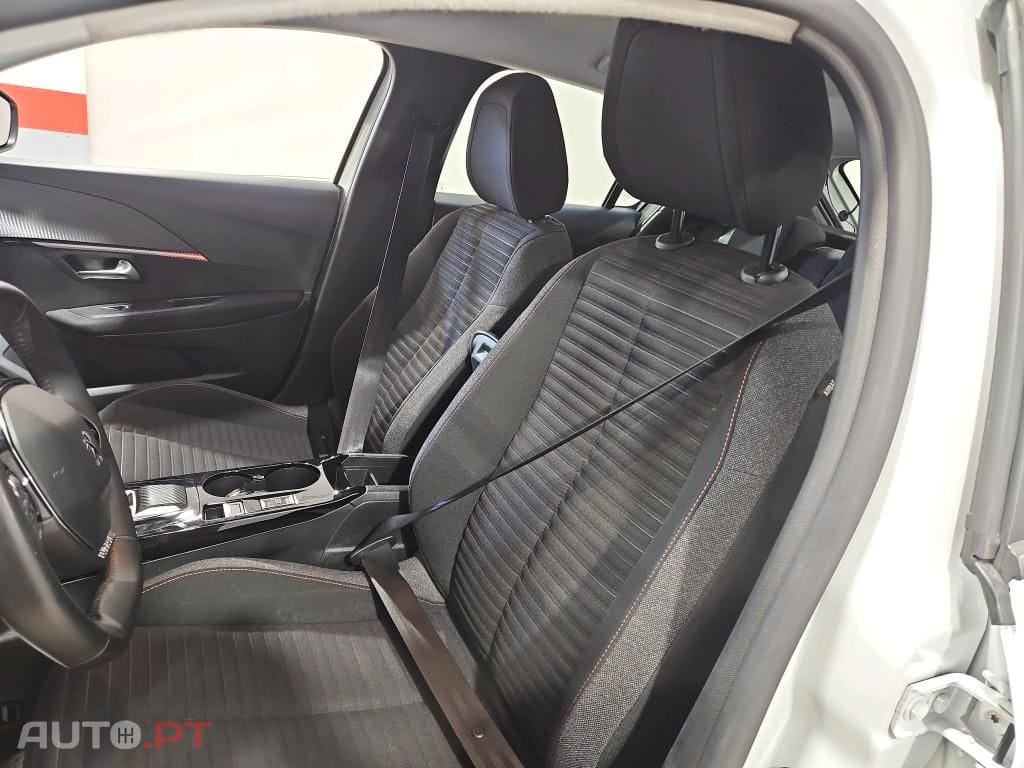 Peugeot E-208 50 kWh Active