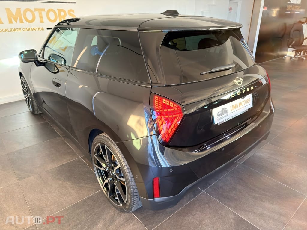 MINI Cooper Cooper E Favoured L