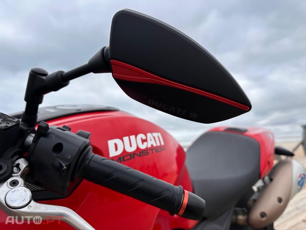 Ducati Monster 696