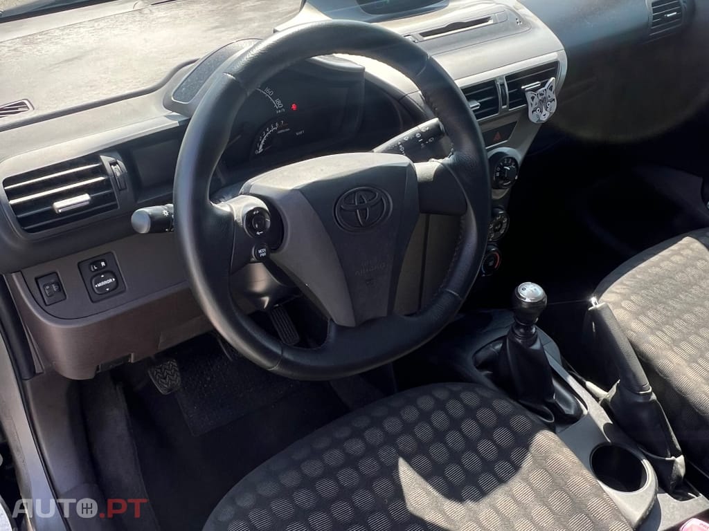 Toyota iQ 1.0 VVT-i