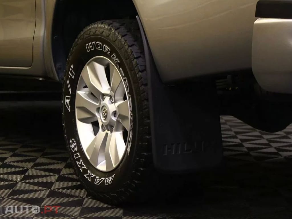 Toyota Hilux 2.4 D-4D 4WD Tracker