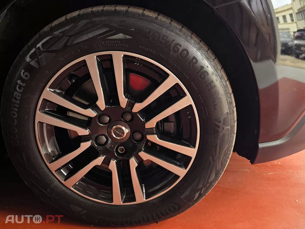 Volvo V40 Cross Country 2.0 D2 Momentum Geartronic
