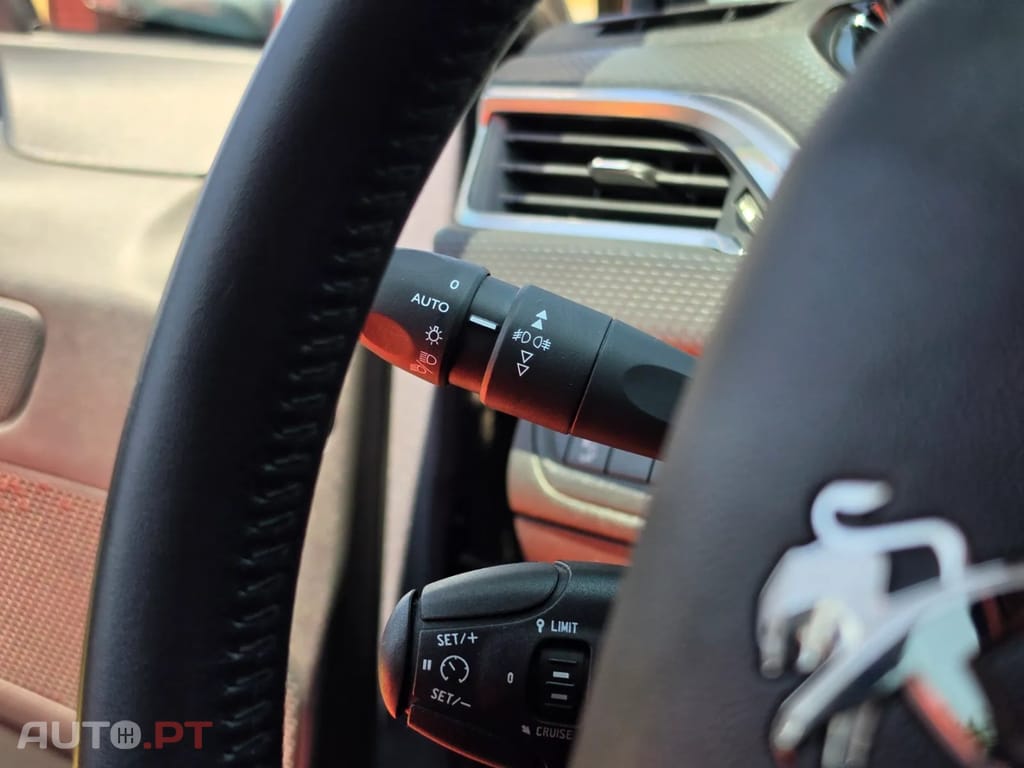 Peugeot 2008 1.2 PureTech Signature
