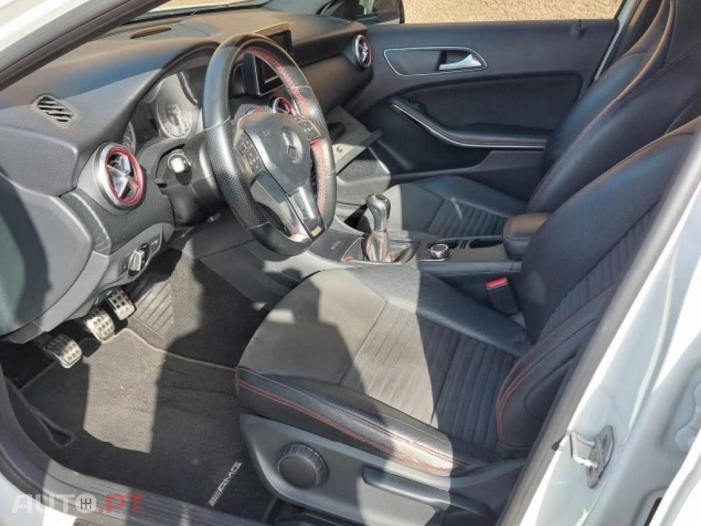 Mercedes-Benz A 180 d AMG Line