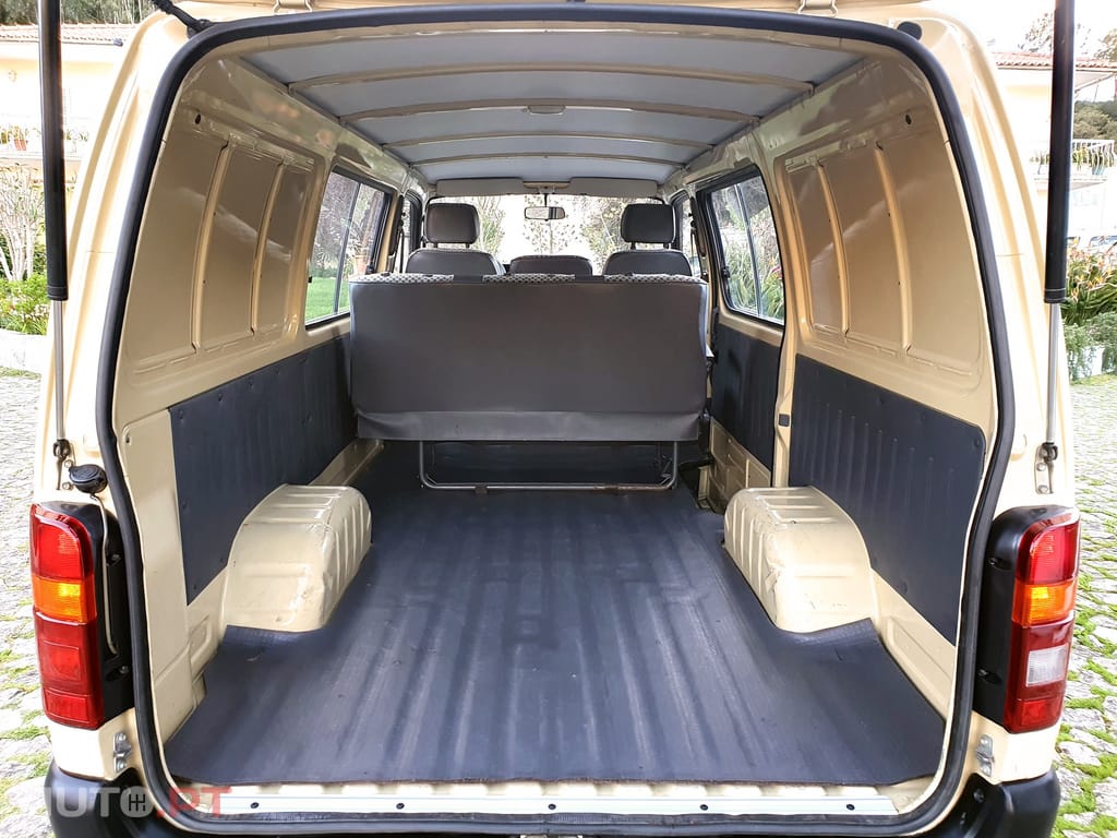 Toyota HiAce 2.4 D LH102L