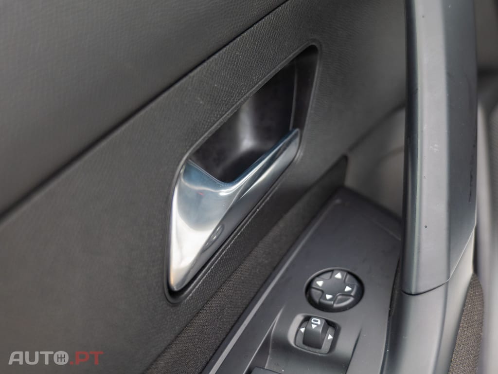 Peugeot 308 1.6 Hybrid Allure e-EAT8