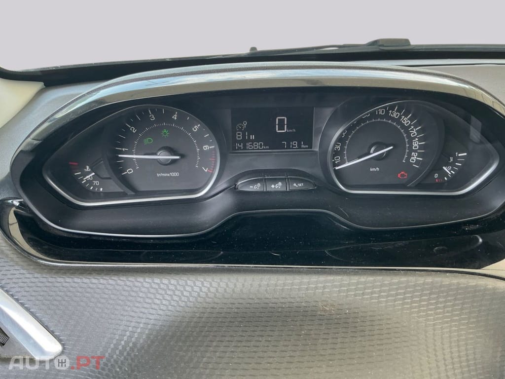 Peugeot 2008 1.2 e-VTi Style