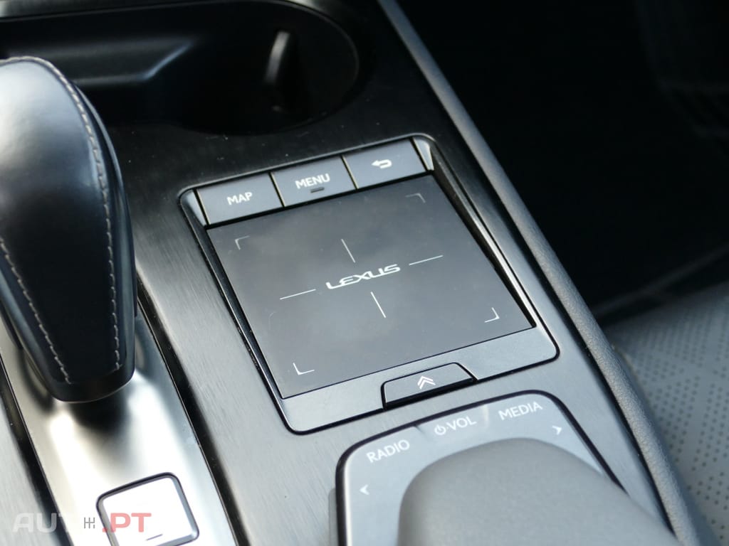 Lexus UX Luxury+TAE+JLL18