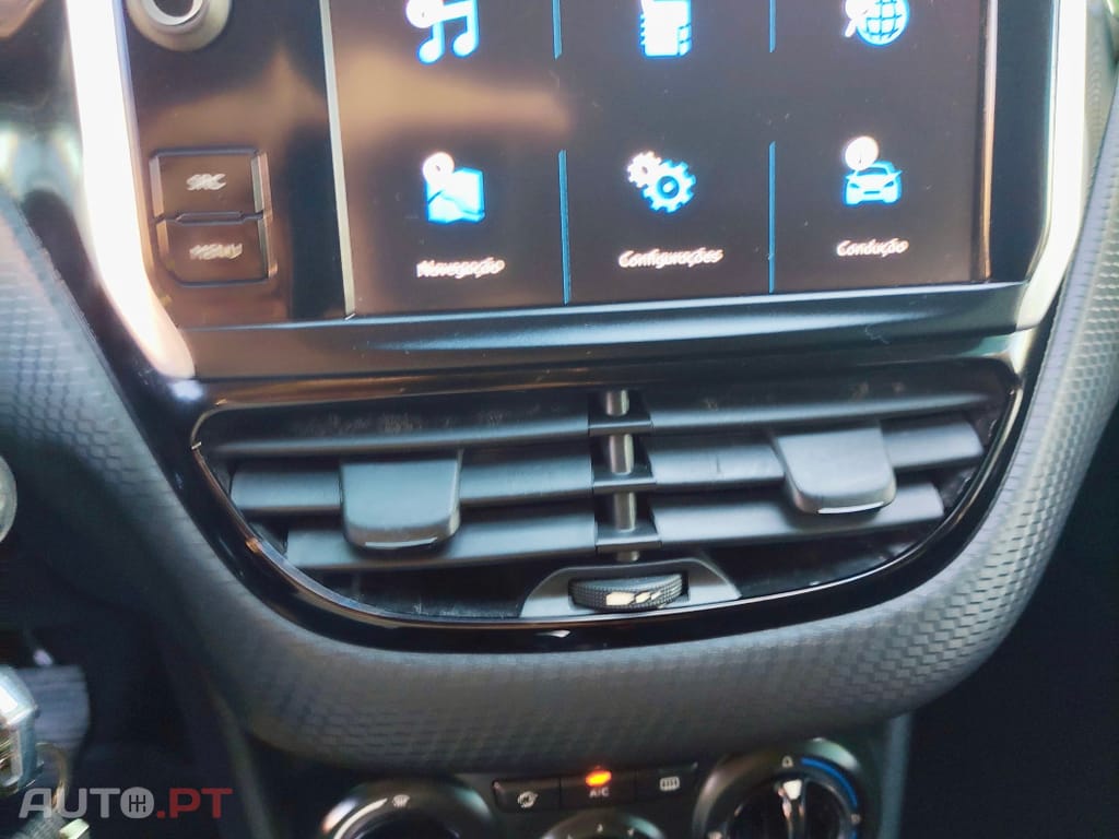 Peugeot 208 1.2 VTi SE Style