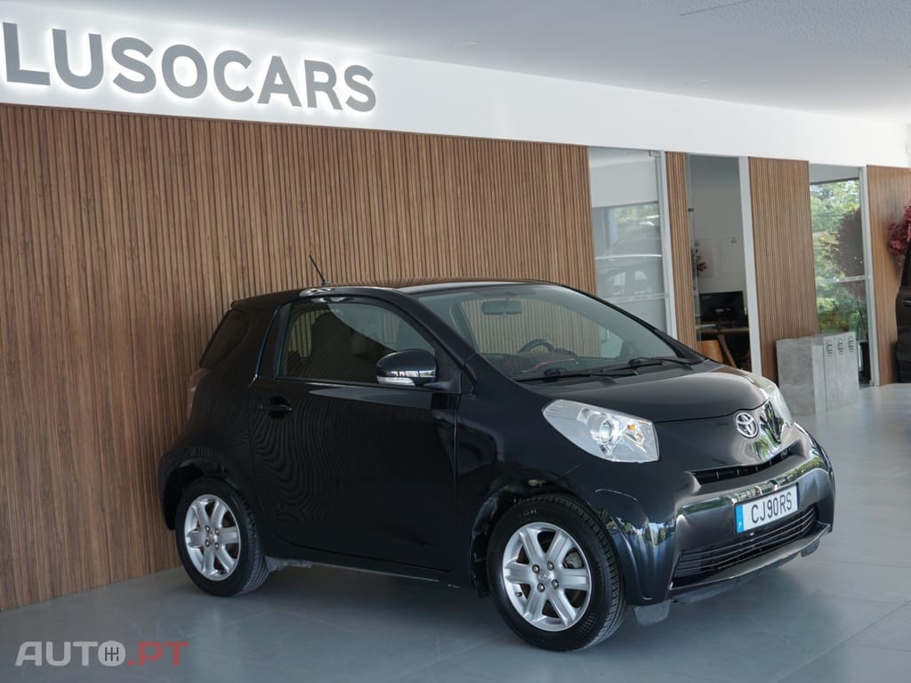 Toyota iQ 1.0 VVT-i 2 MultiDrive NAVI+Bluetooth