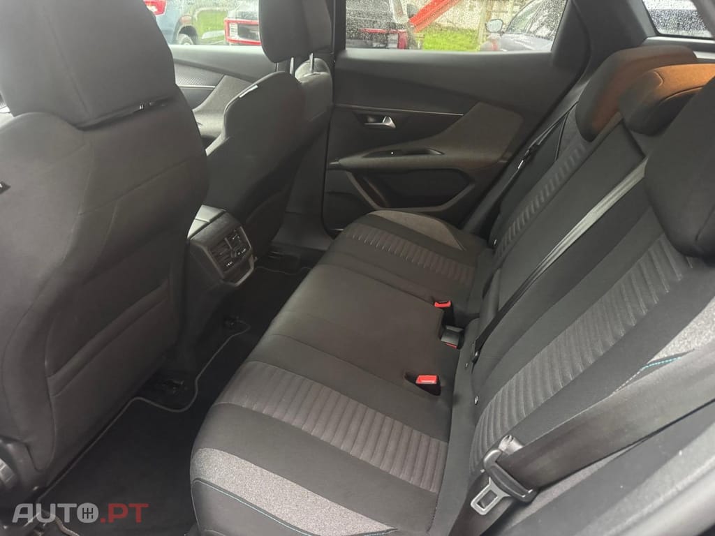 Peugeot 3008 1.5 BlueHDi Style
