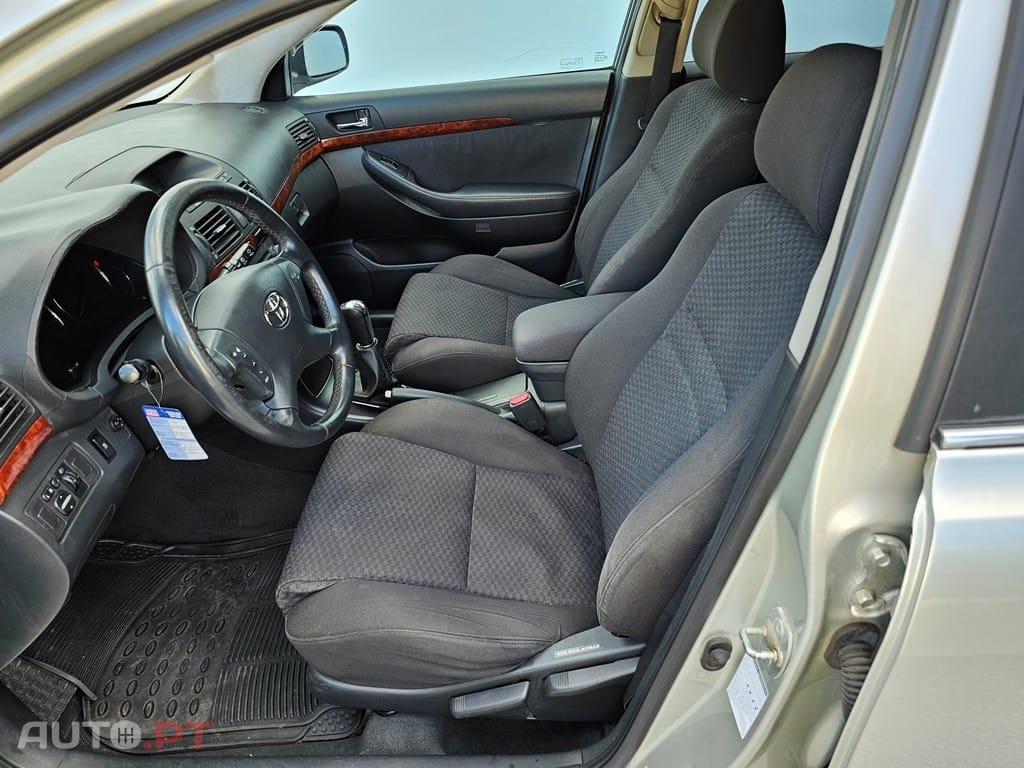 Toyota Avensis 2.0 D-4D Sol