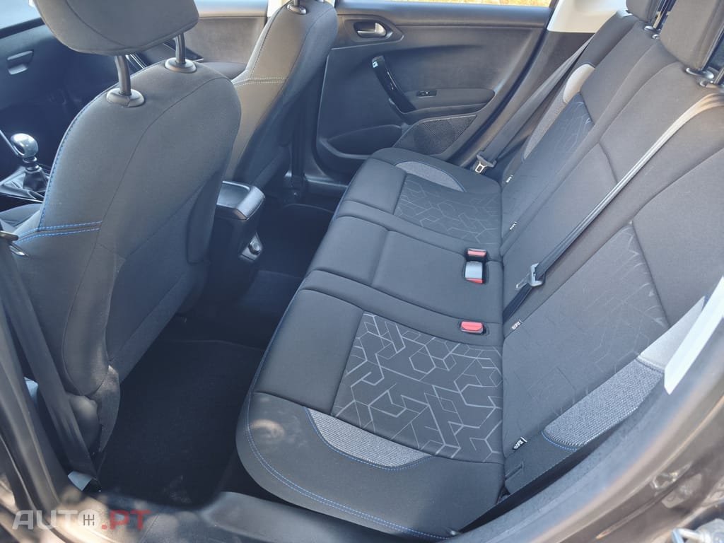 Peugeot 2008 1.2 PureTech Signature