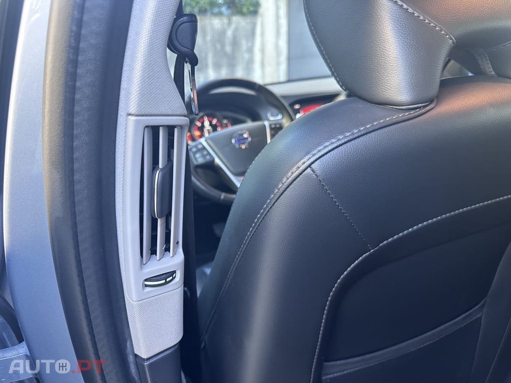 Volvo V60 2.0 D3 Pro Geartronic — fotografia 16