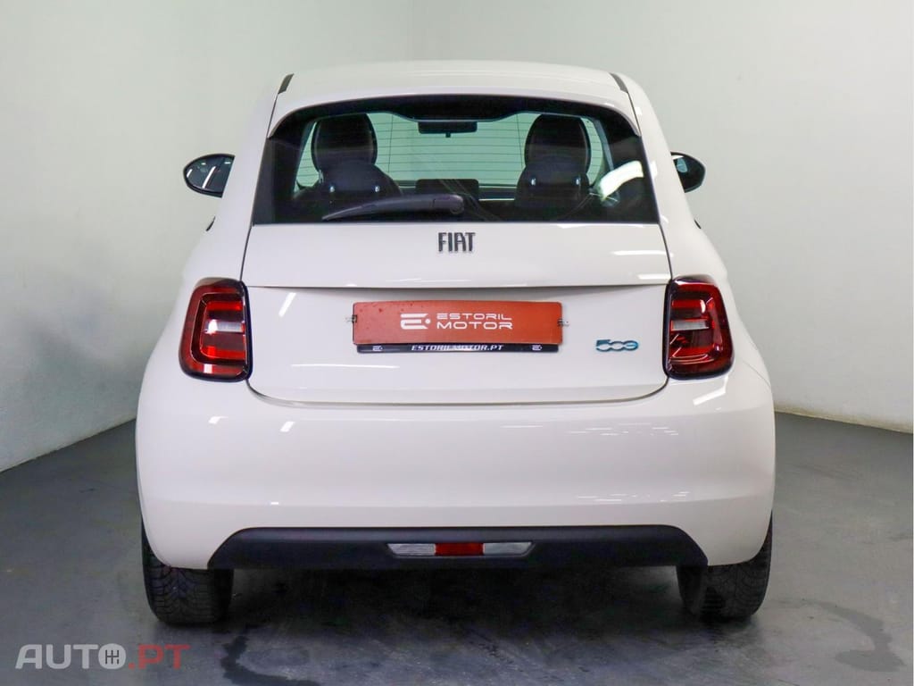 Fiat 500e  Action