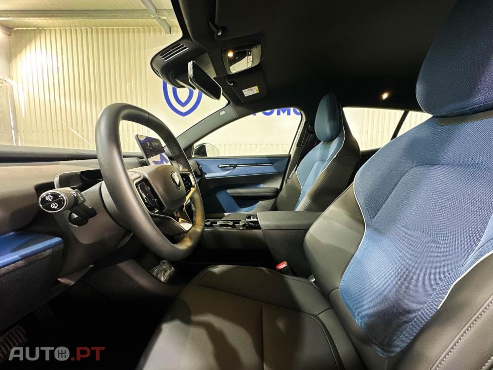 Volvo EX30 Single Motor Extended Range RWD Plus