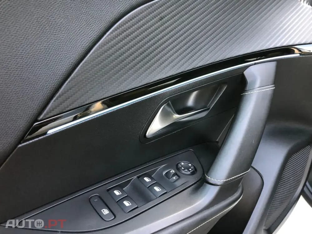Peugeot E-2008 GT+