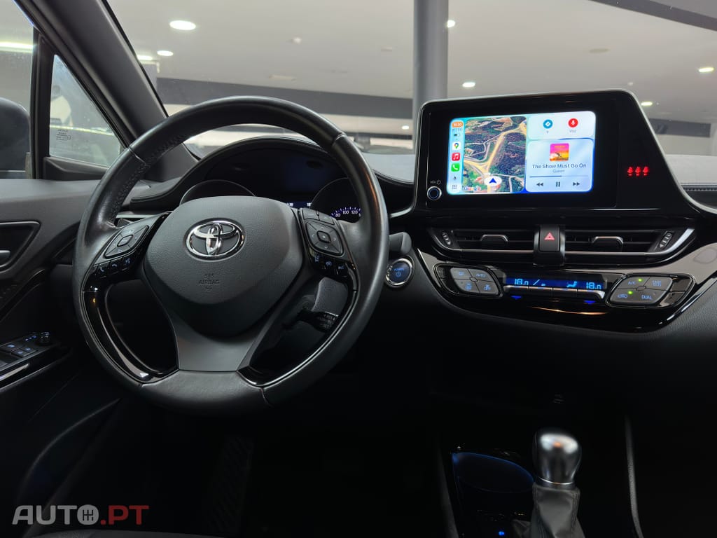 Toyota C-HR 2.0 Hybrid Square Collection