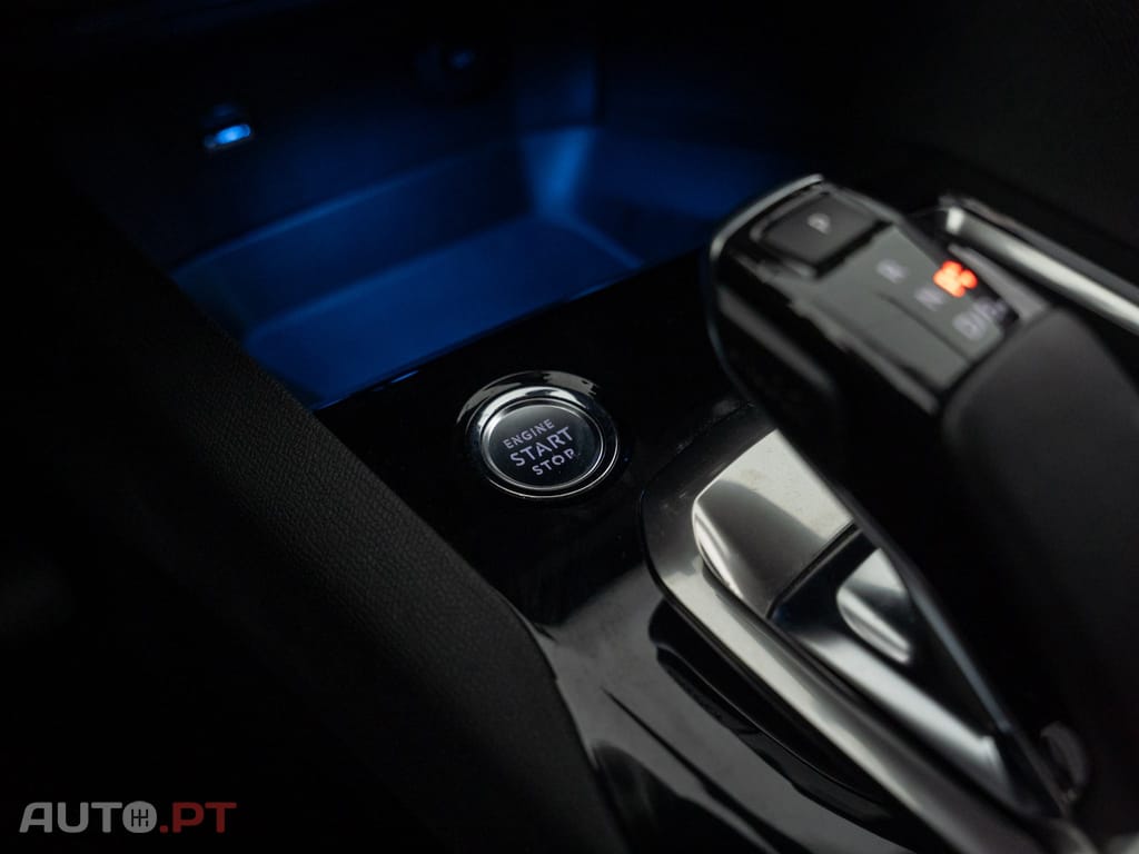 Peugeot 3008 1.6 Hybrid Allure e-EAT8