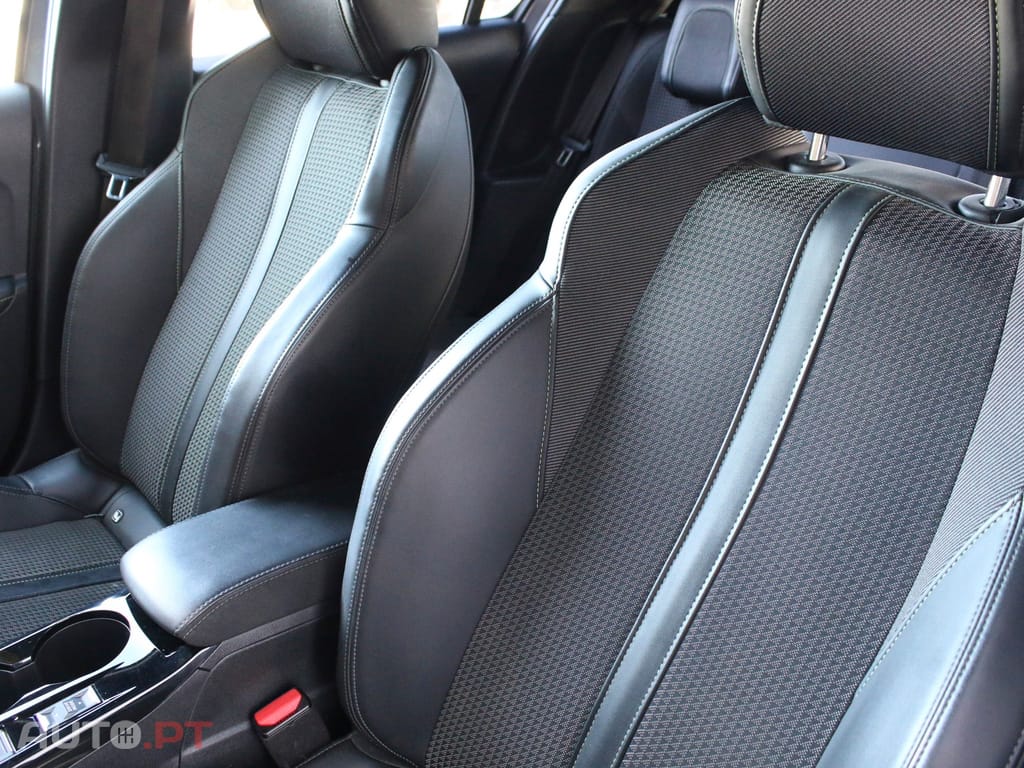 Peugeot 208 1.2 PureTech GT EAT8